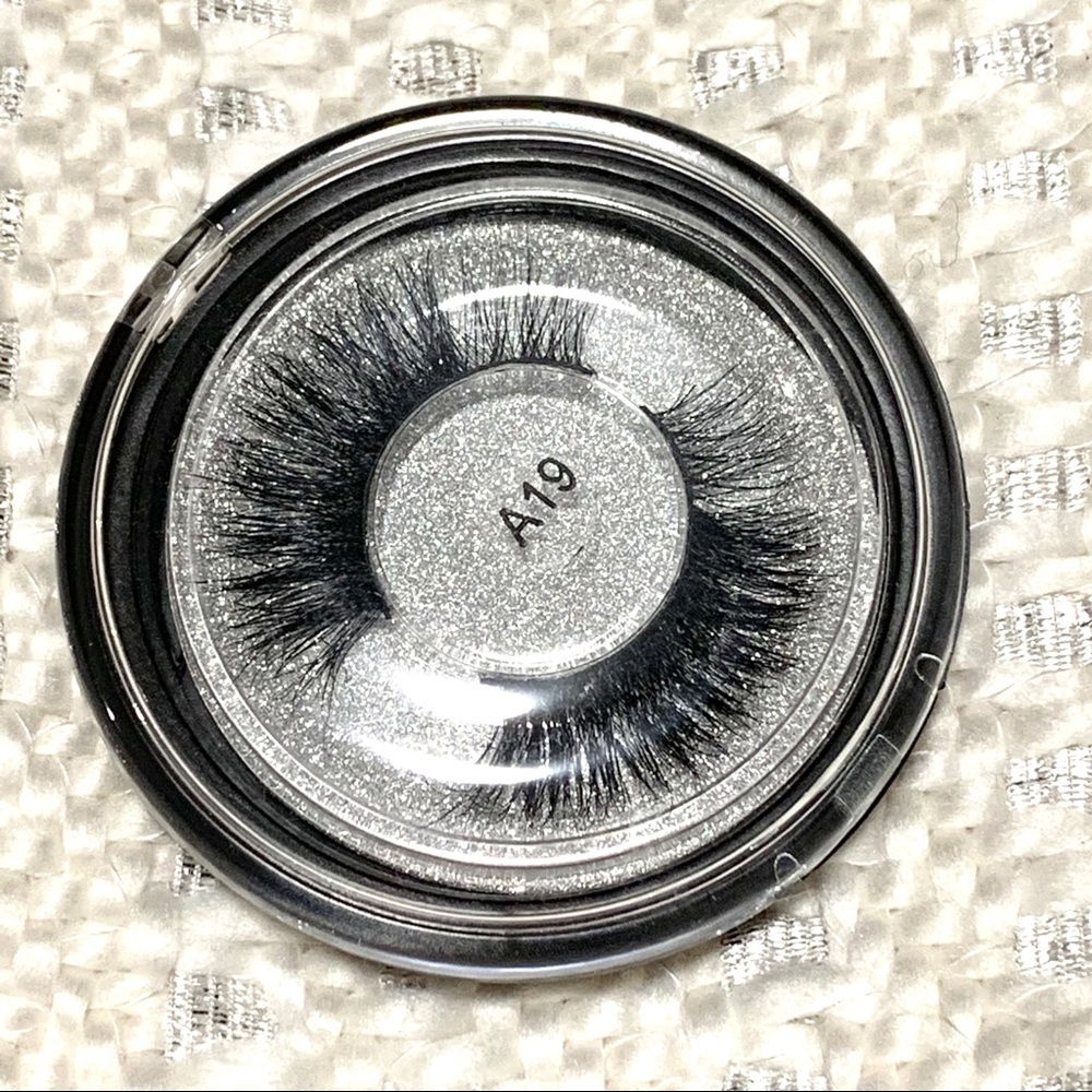 Lashes - Picture 3 of 3
